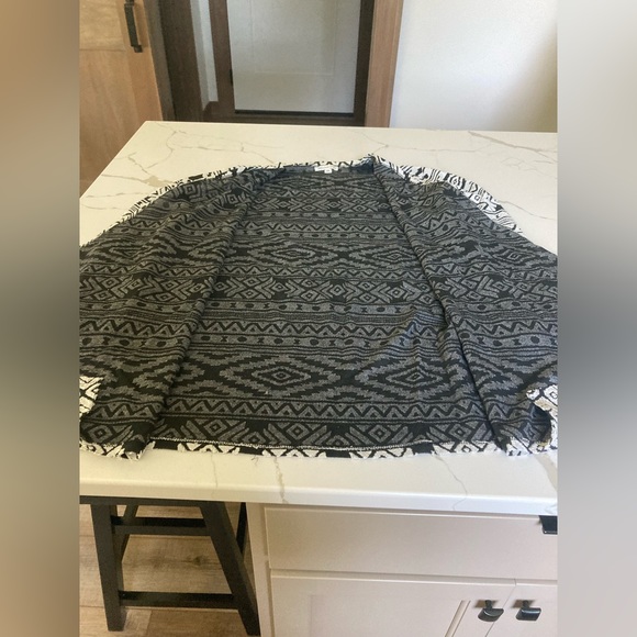 Women American eagle open front cardigan sweater Aztec white cream black m - Picture 5 of 7